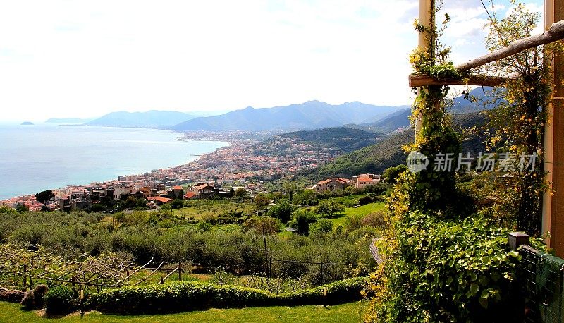 风景来自Loano的Borgio Verezzi和Pietra Ligure, Savona，利古里亚，意大利